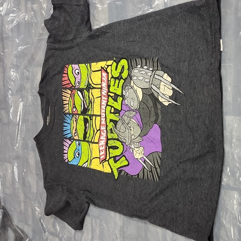 Nickelodeon ninja turtles gray shirt size 10- 12 boys clothes